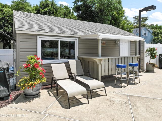 6 Joyce Place, Hazlet, NJ 07730
