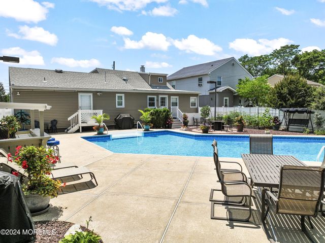 6 Joyce Place, Hazlet, NJ 07730