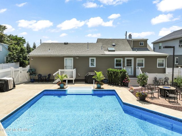 6 Joyce Place, Hazlet, NJ 07730