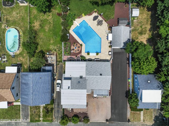 6 Joyce Place, Hazlet, NJ 07730