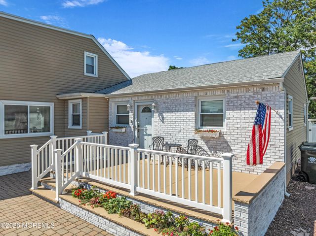 6 Joyce Place, Hazlet, NJ 07730