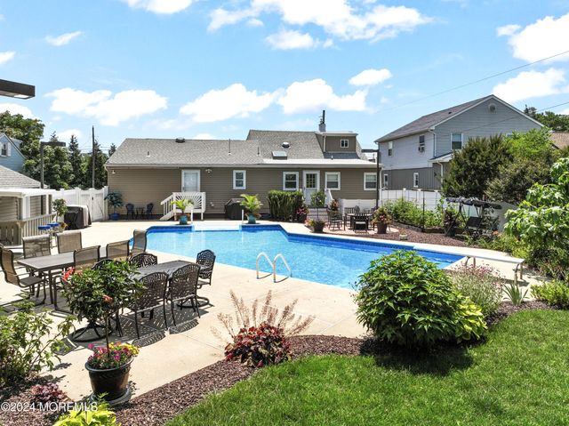 6 Joyce Place, Hazlet, NJ 07730