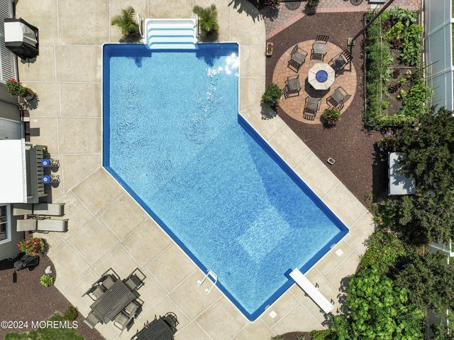 6 Joyce Place, Hazlet, NJ 07730