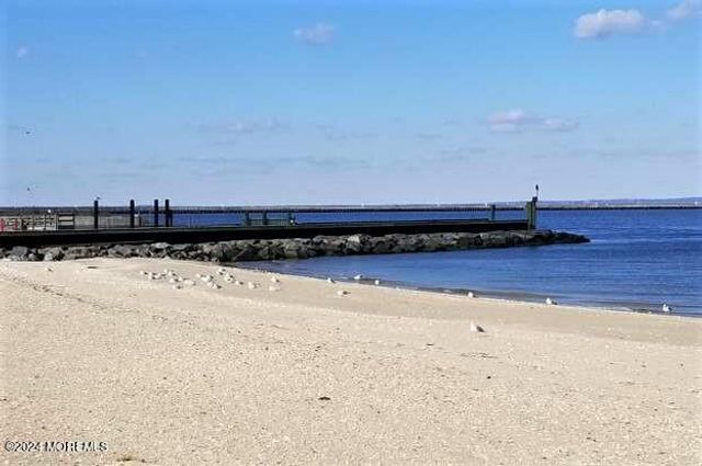 6 Joyce Place, Hazlet, NJ 07730
