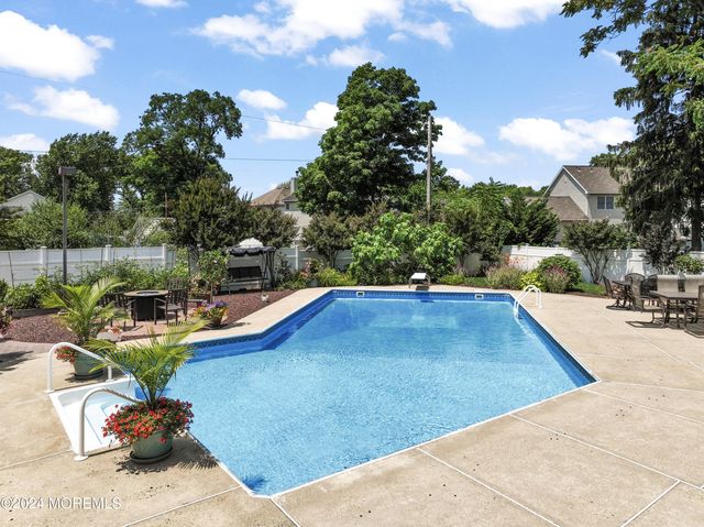 6 Joyce Place, Hazlet, NJ 07730