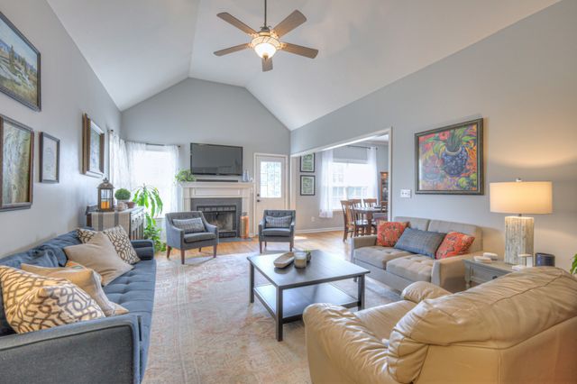 3307 Milton Ct, Thompsons Station, TN 37179