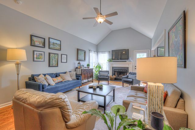3307 Milton Ct, Thompsons Station, TN 37179