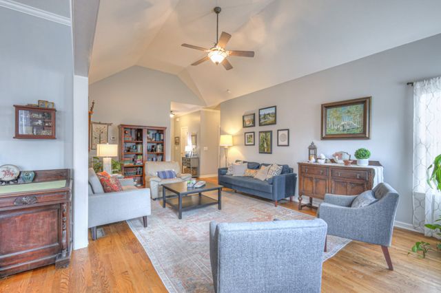 3307 Milton Ct, Thompsons Station, TN 37179
