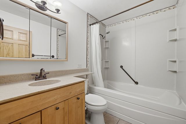 1358 Cottonwood Lane, Crystal Lake, IL 60014