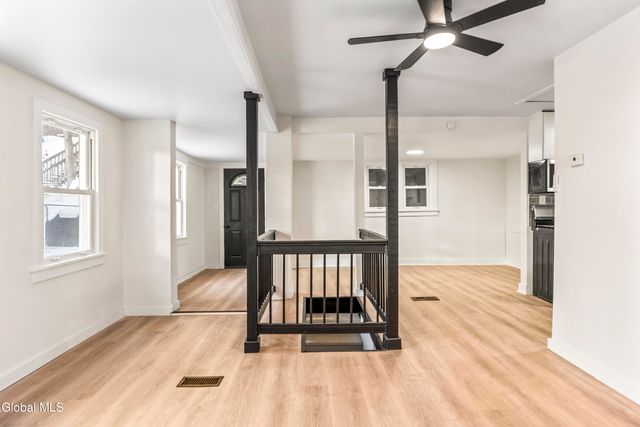 5 Homestead Avenue, North Greenbush, NY 12198