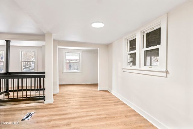 5 Homestead Avenue, North Greenbush, NY 12198