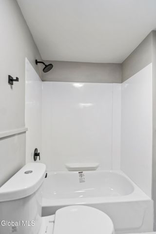 5 Homestead Avenue, North Greenbush, NY 12198