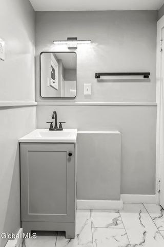 5 Homestead Avenue, North Greenbush, NY 12198