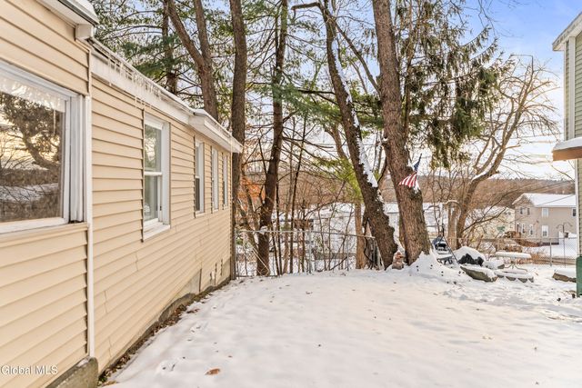 5 Homestead Avenue, North Greenbush, NY 12198