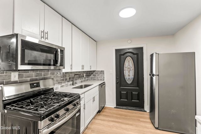 5 Homestead Avenue, North Greenbush, NY 12198