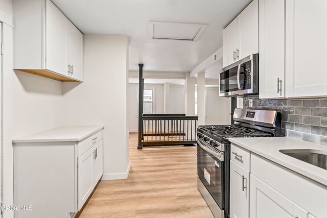 5 Homestead Avenue, North Greenbush, NY 12198