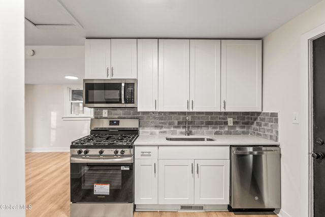 5 Homestead Avenue, North Greenbush, NY 12198