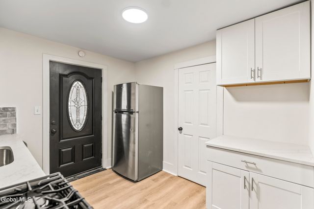 5 Homestead Avenue, North Greenbush, NY 12198