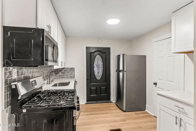 5 Homestead Avenue, North Greenbush, NY 12198