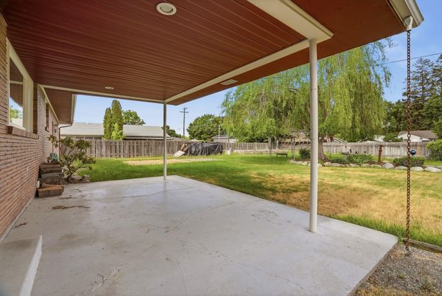 2222 N Dora Rd, Spokane, WA 99212