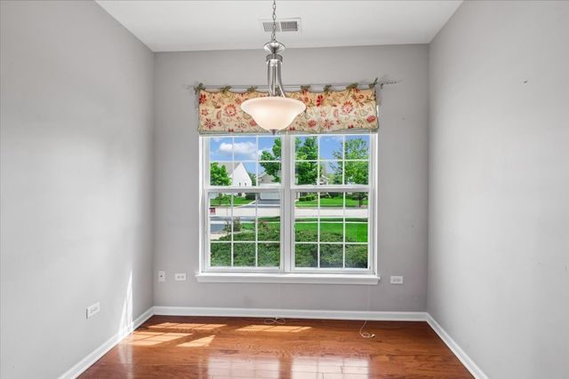 3304 Comstock Court, Mundelein, IL 60060