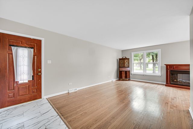 17204 Chicago Avenue, Lansing, IL 60438