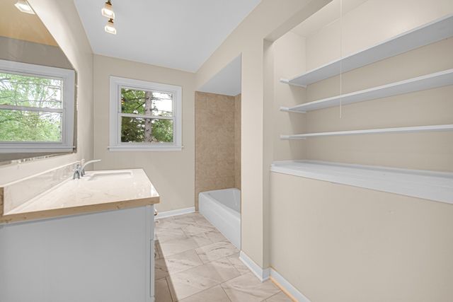 17204 Chicago Avenue, Lansing, IL 60438
