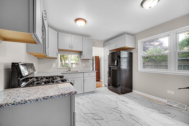 17204 Chicago Avenue, Lansing, IL 60438
