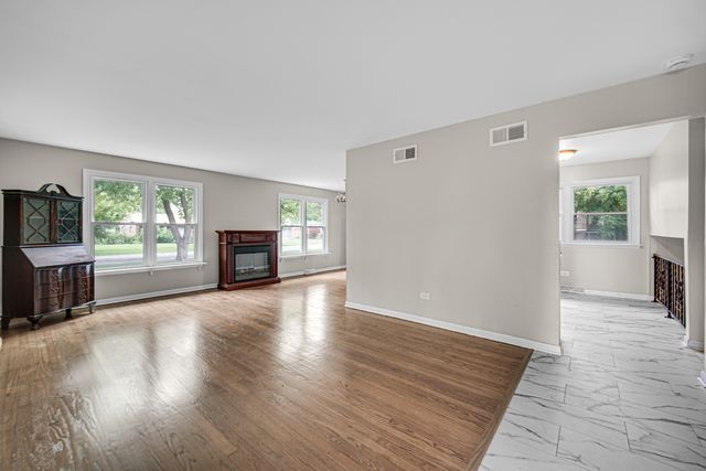 17204 Chicago Avenue, Lansing, IL 60438