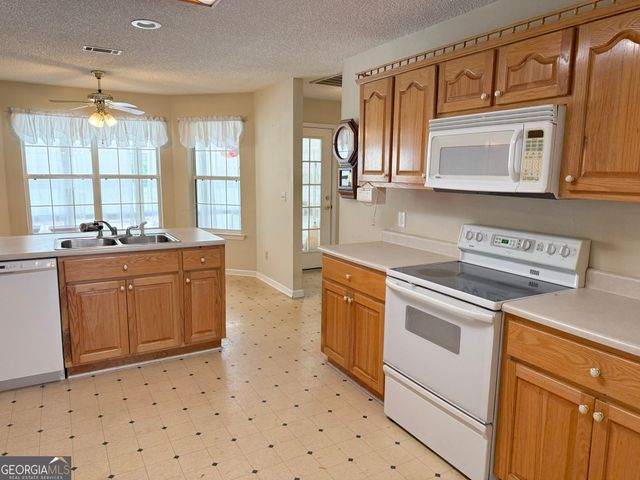 3170 Sheri Lane, Blackshear, GA 31516