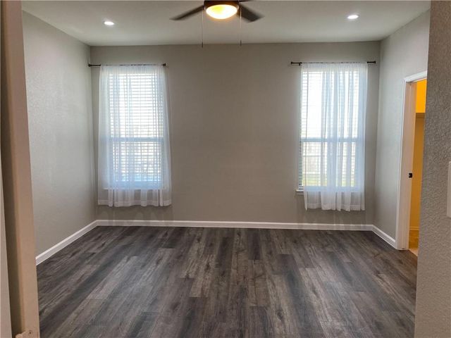 712 Estes PARK, Taylor, TX 76574