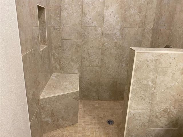 712 Estes PARK, Taylor, TX 76574