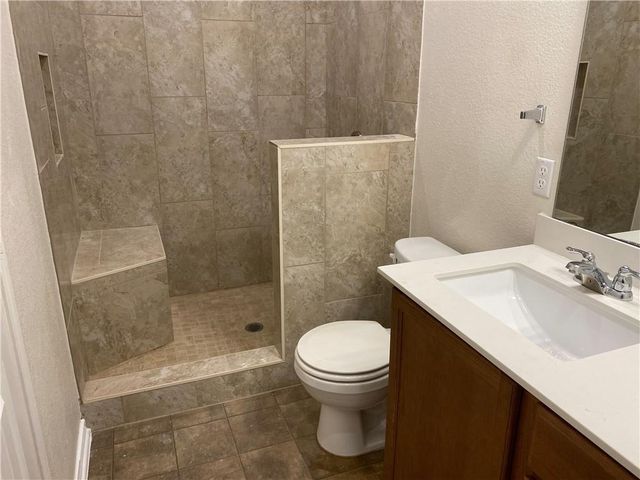 712 Estes PARK, Taylor, TX 76574