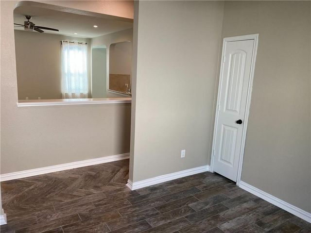712 Estes PARK, Taylor, TX 76574