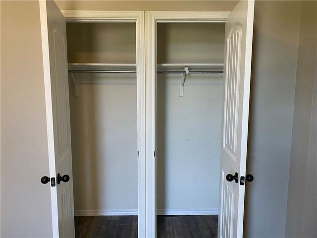 712 Estes PARK, Taylor, TX 76574
