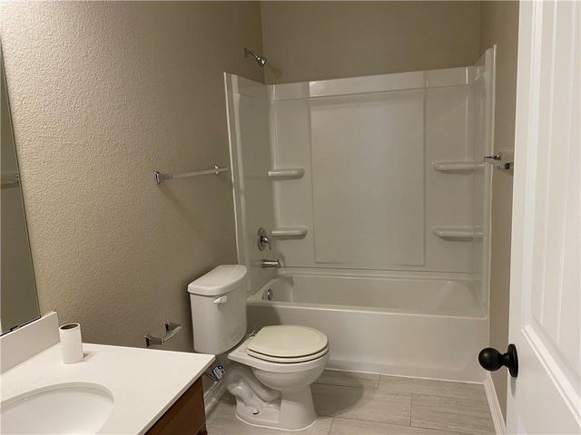 712 Estes PARK, Taylor, TX 76574