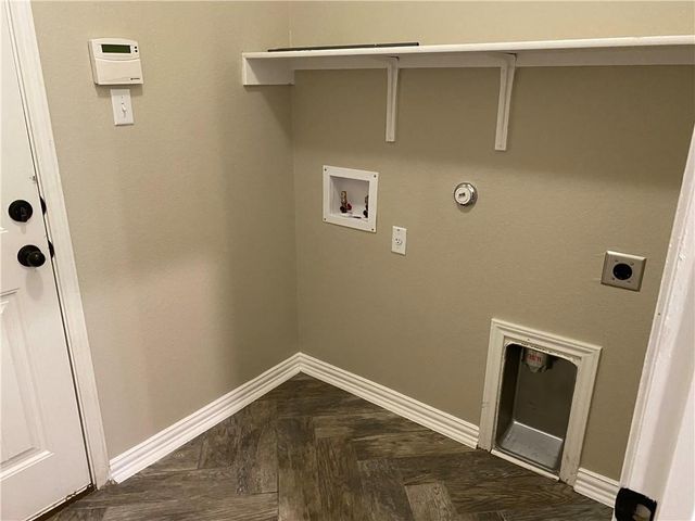 712 Estes PARK, Taylor, TX 76574