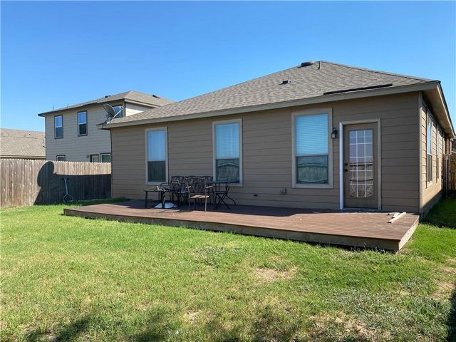 712 Estes PARK, Taylor, TX 76574