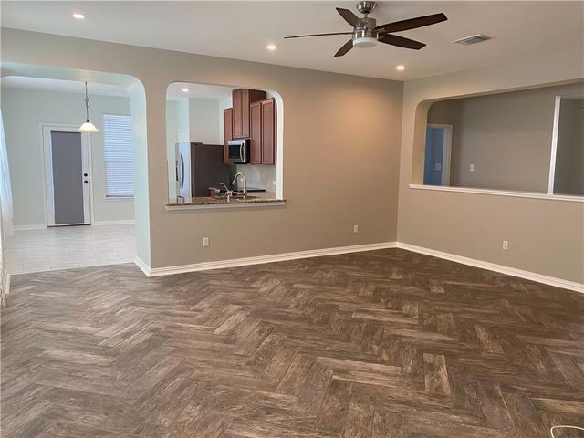 712 Estes PARK, Taylor, TX 76574