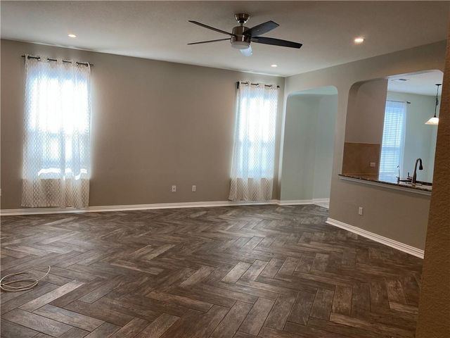 712 Estes PARK, Taylor, TX 76574