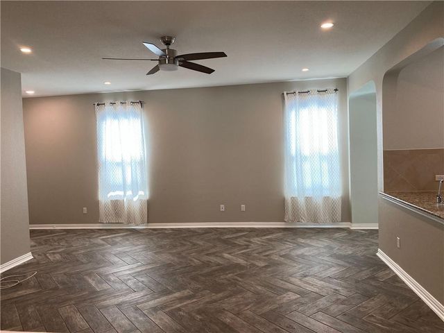 712 Estes PARK, Taylor, TX 76574