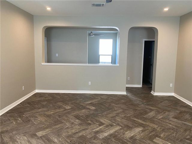 712 Estes PARK, Taylor, TX 76574