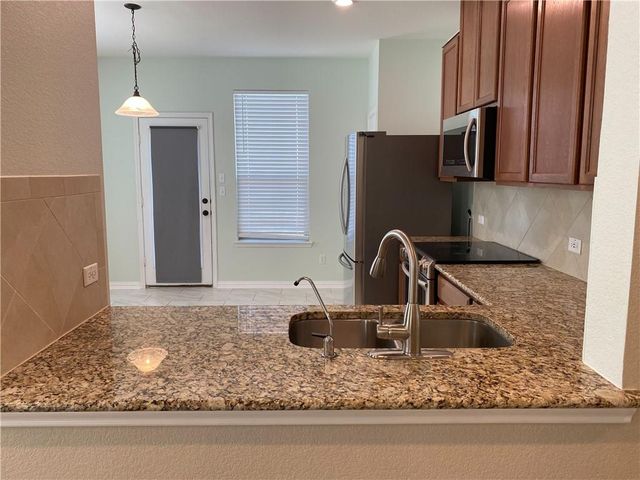 712 Estes PARK, Taylor, TX 76574