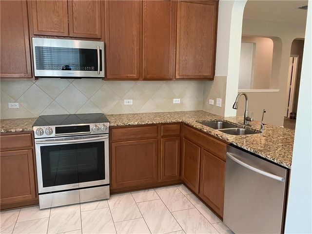 712 Estes PARK, Taylor, TX 76574
