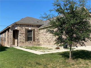 712 Estes PARK, Taylor, TX 76574