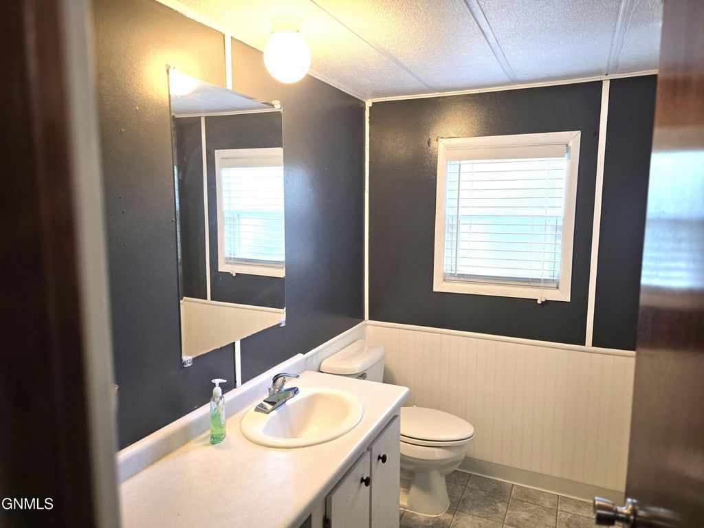 310 Buckingham Place, Bismarck, ND 58504 photo 15