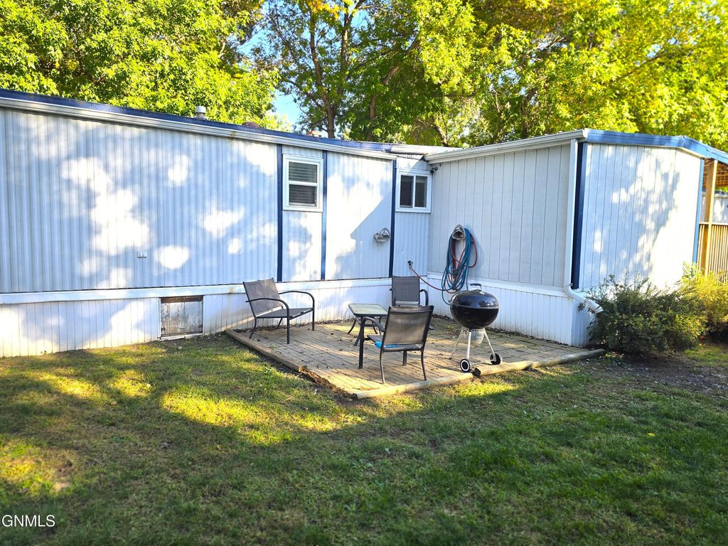 310 Buckingham Place, Bismarck, ND 58504 photo 38