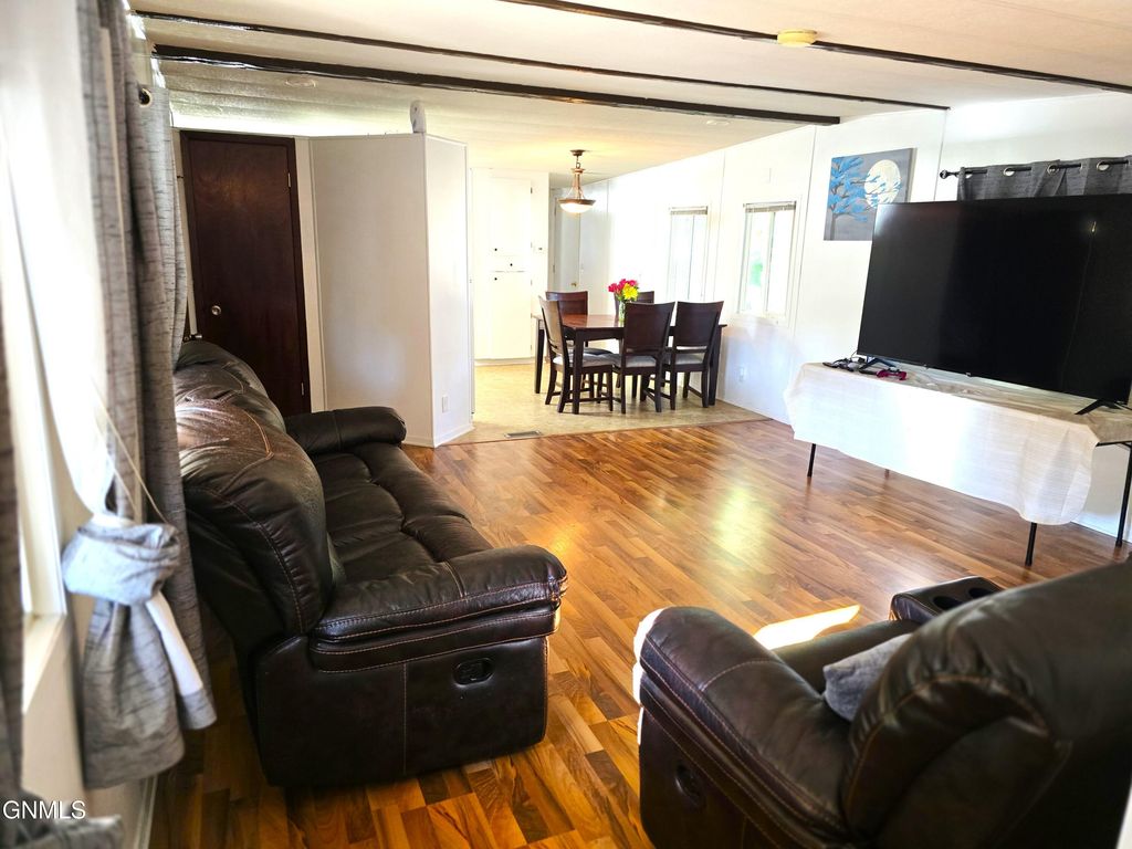 310 Buckingham Place, Bismarck, ND 58504 photo 4