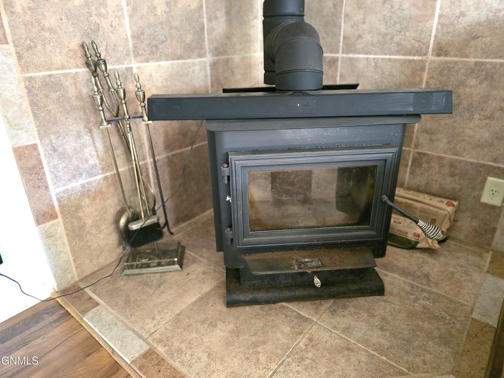 310 Buckingham Place, Bismarck, ND 58504 photo 7