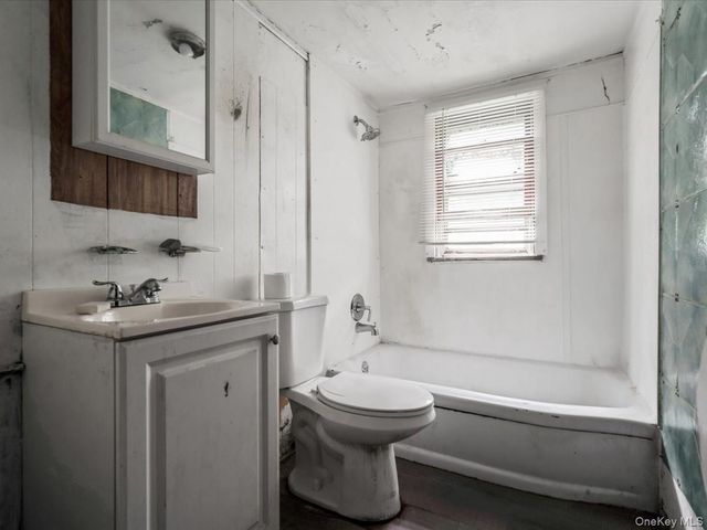 130 Lemon Street, Central Islip, NY 11722